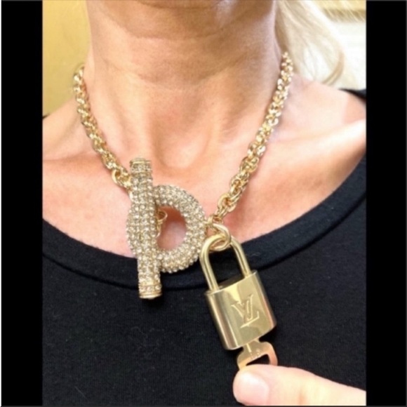 Louis Vuitton Lock and Key With Necklace - Picture 5 of 7